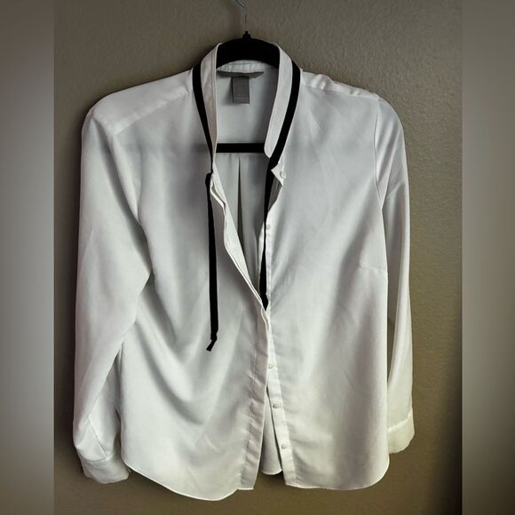 H&M Tops - H&M Dark Academia Size 8 White Button Down Shirt with Accents